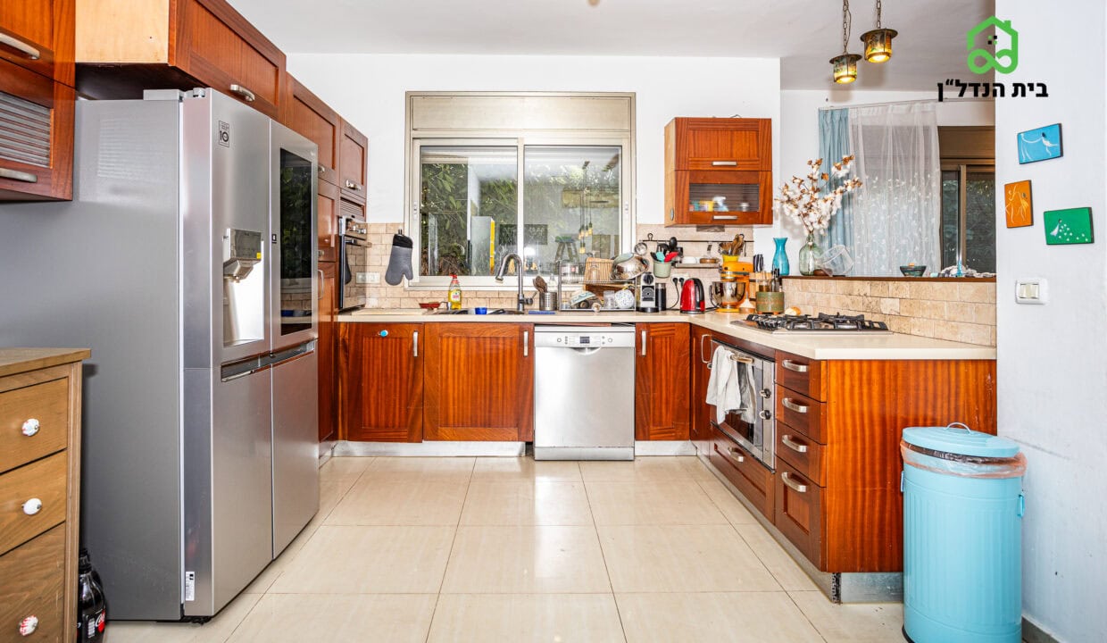 בית למכירה בפרדס חנה-כרכור - פינתי שטוח: 5 חדרים בשכונת יפה נוף