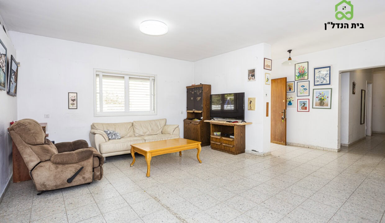 בית שטוח למכירה בפרדס חנה-כרכור: 4 חדרים על שטח גדול