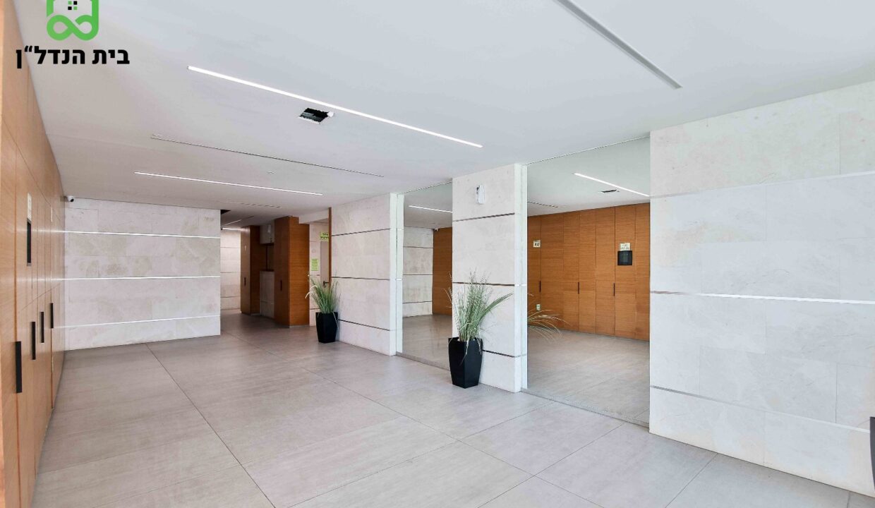 דירה למכירה בפרדס חנה-כרכור: 5 חדרים מרווחת בשכונת נווה פרדסים