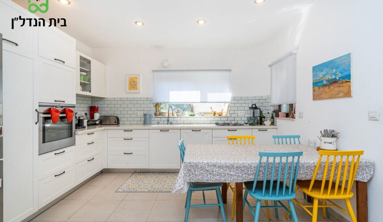 דו-משפחתי למכירה בפרדס חנה-כרכור: נכס מרשים בשכונת יפה נוף