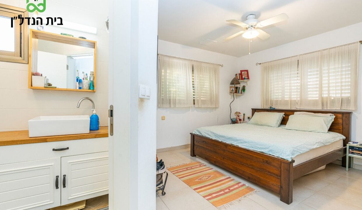 דו-משפחתי למכירה בפרדס חנה-כרכור: נכס מרשים בשכונת יפה נוף