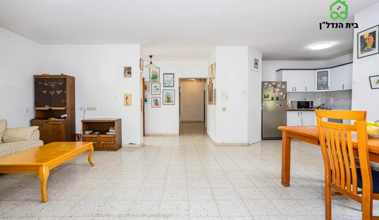 בית שטוח למכירה בפרדס חנה-כרכור: 4 חדרים על שטח גדול