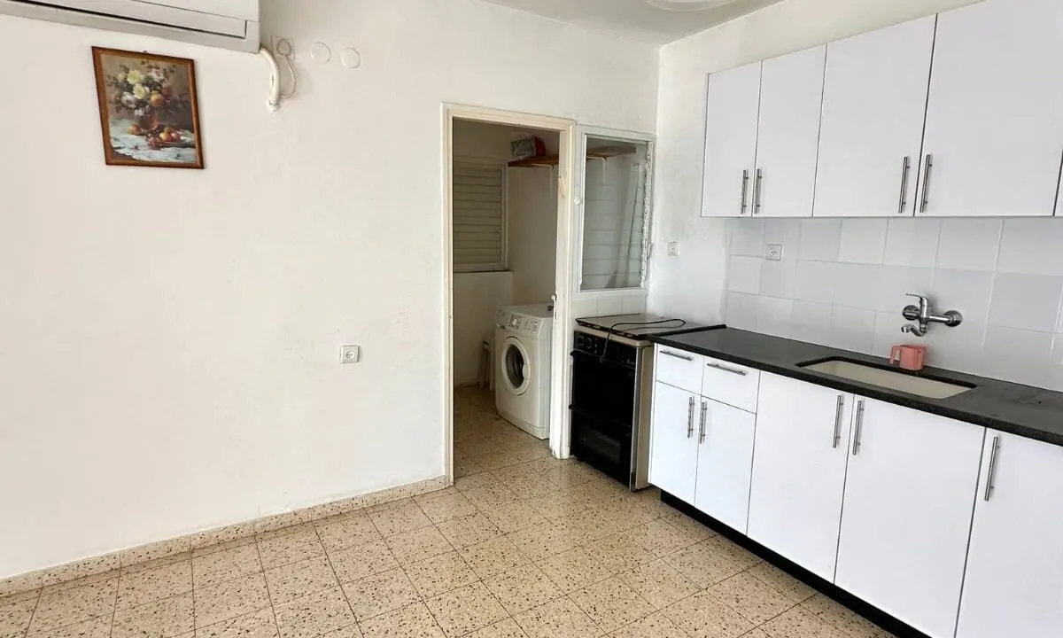 דירה למכירה בפרדס חנה-כרכור: 3 חדרים מעולה בשכונת נווה פרדסים