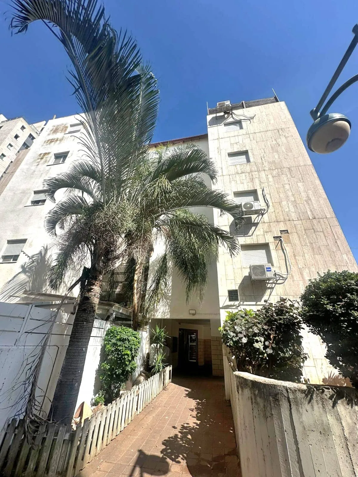 דירה למכירה בפרדס חנה-כרכור: 3 חדרים מעולה בשכונת נווה פרדסים