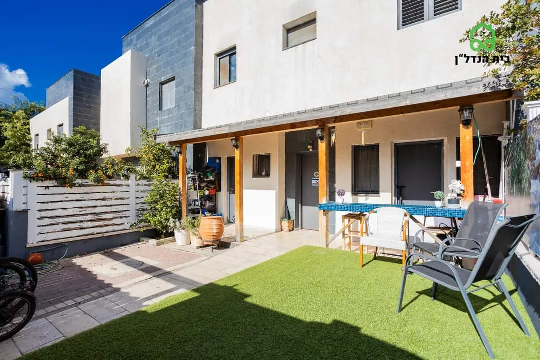 דו משפחתי למכירה בפרדס חנה-כרכור: 6 חדרים ברחוב פנימי ושקט