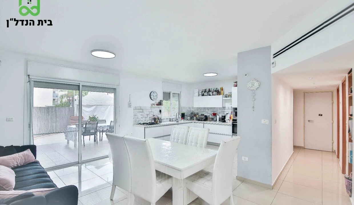 דירת גן למכירה בפרדס חנה: 5 חדרים