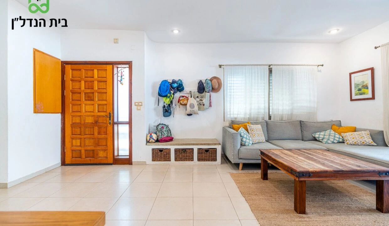 דו-משפחתי למכירה בפרדס חנה-כרכור: נכס מרשים בשכונת יפה נוף