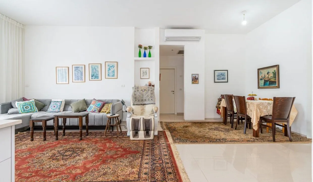 דירה למכירה בפרדס חנה מרכז – 4 חדרים בניין בוטיק שקט ונגיש