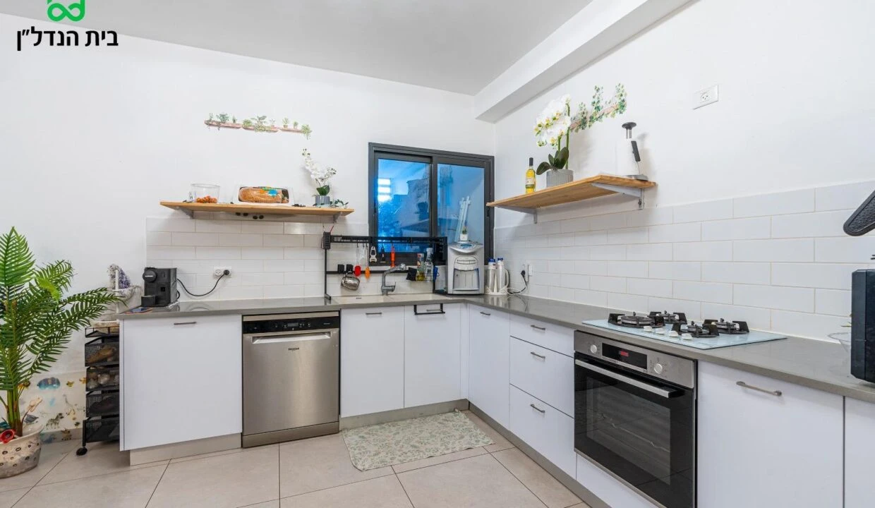 דירה למכירה בפרדס חנה-כרכור: 5 חדרים בשכונת עומרים החדשה