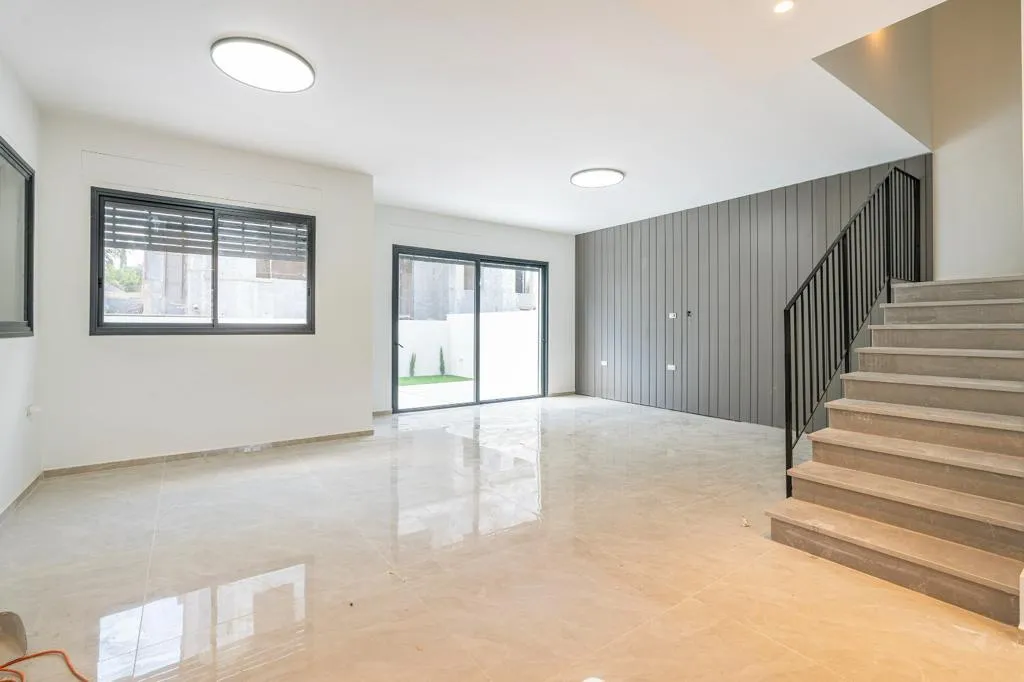 בחריש בשכונת גבעת עדה